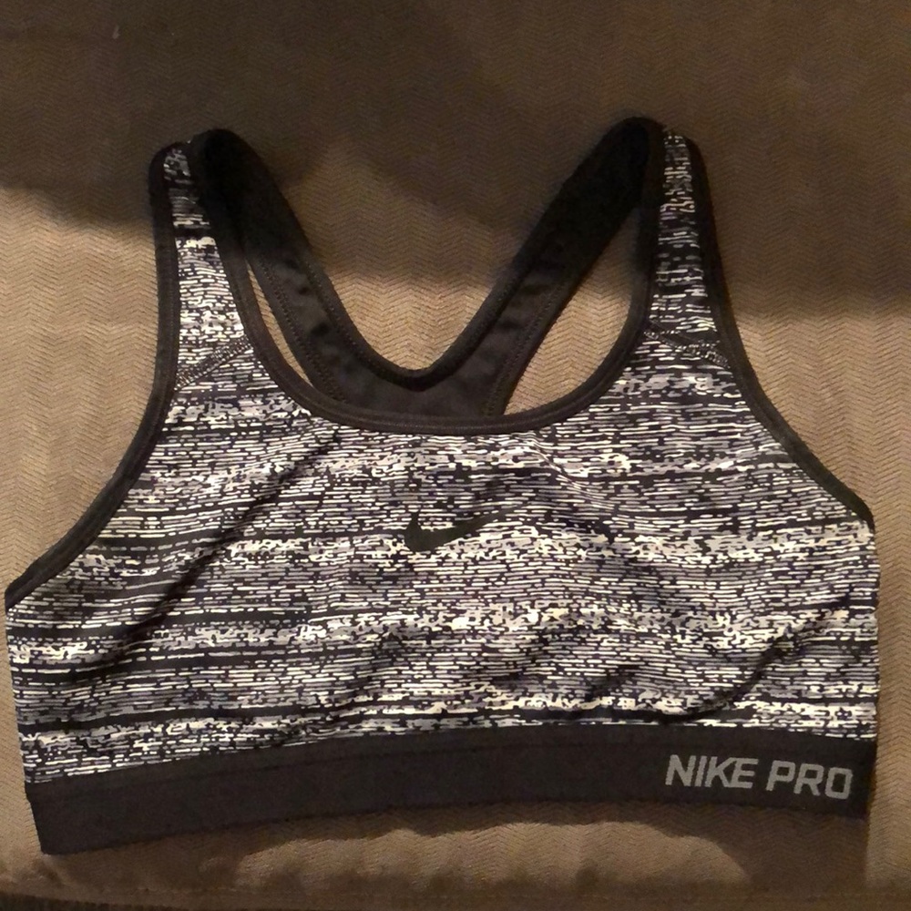 Nike Pro women’s sports bra